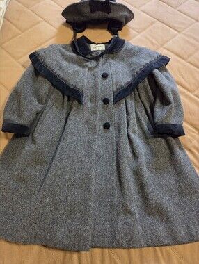 Rothschild Girl's Gray Wool Cape-Style Coat with Black Velvet Trim And Bonnet. 6